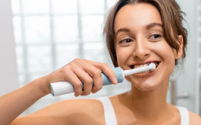 Como escovar os dentes com uma escova elétrica?